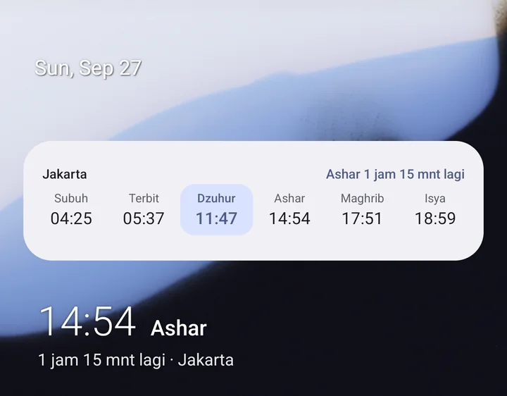 Layar utama dengan widget Jadwal hari ini dan widget Minimalis.